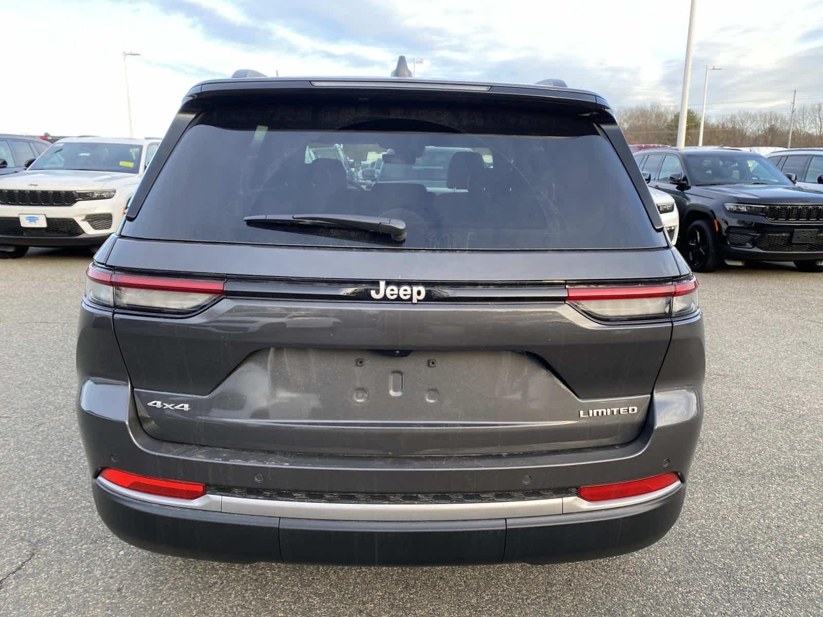New 2026 Baltic Gray Metallic Clear-Coat Exterior Paint Jeep Limited image 4