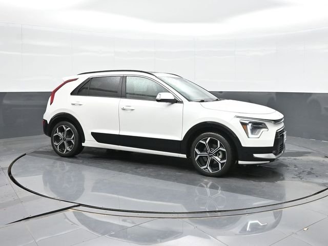 Used 2024 White Kia EX Touring image 11