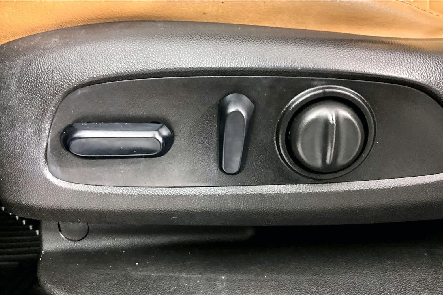 Used 2018 Ebony Twilight Metallic Buick Premium image 29