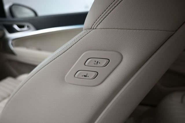 Used 2026 White Genesis 2.5T Prestige image 18