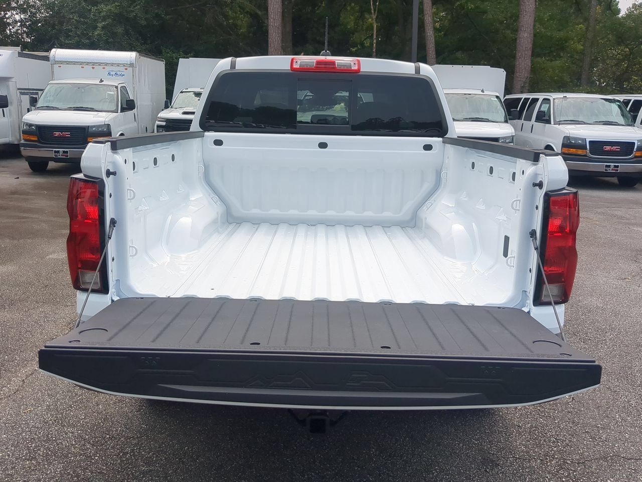 New 2026 Summit White Chevrolet Work Truck image 25