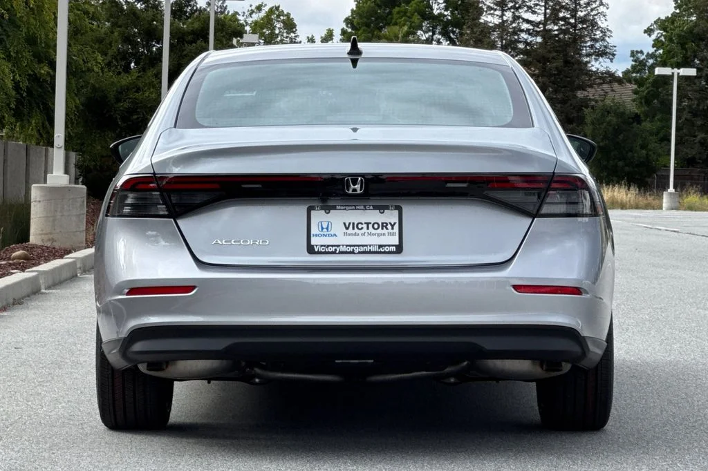 New 2026 Solar Silver Metallic Honda SE image 5