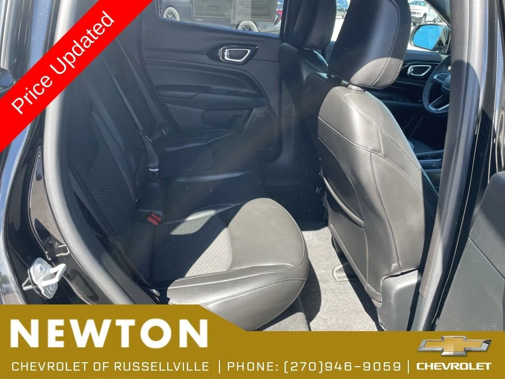 Used 2022 Diamond Black Jeep Latitude image 24