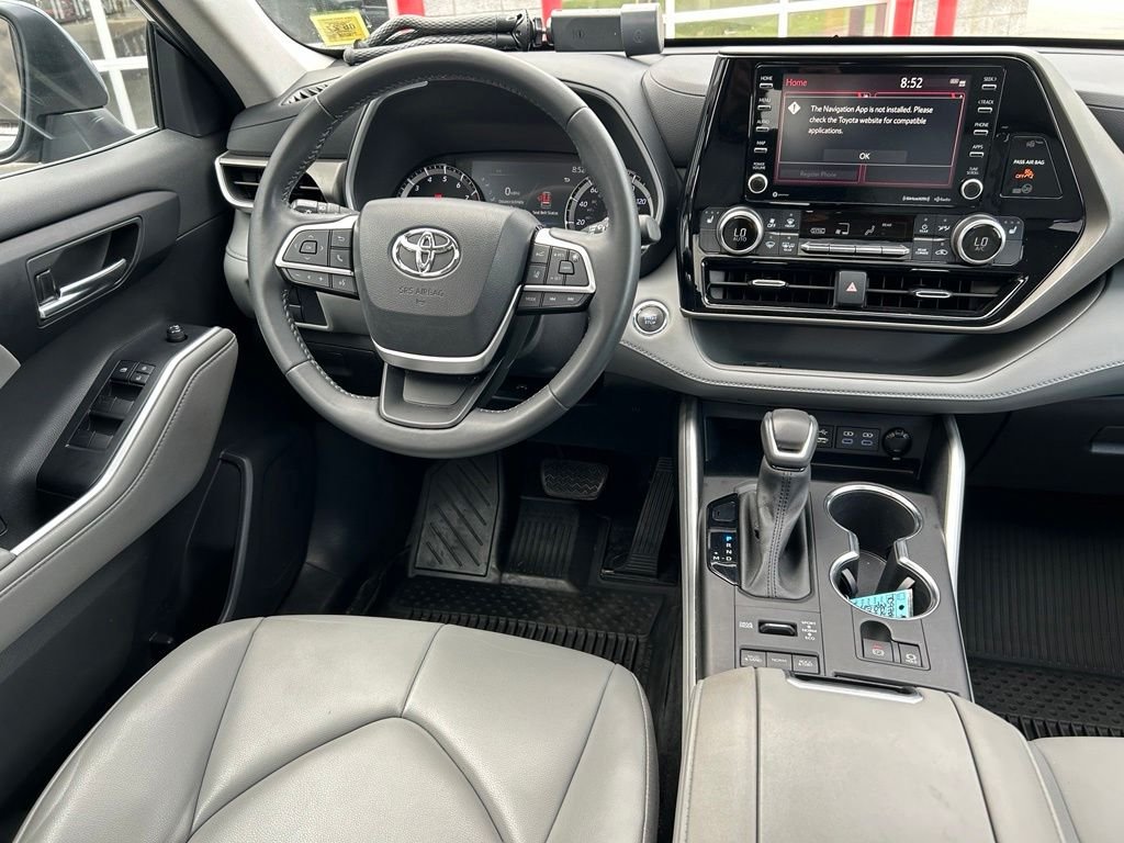 Used 2022 Moon Dust Toyota XLE image 10