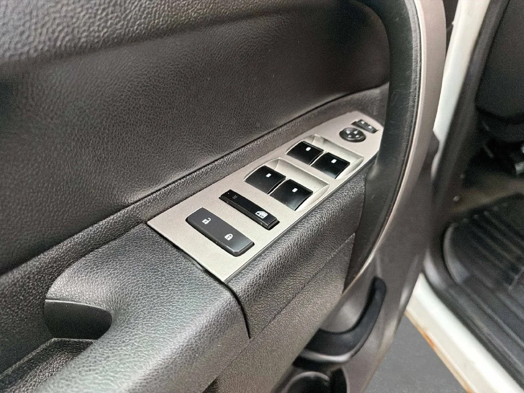 Used 2013 White Chevrolet LT image 20