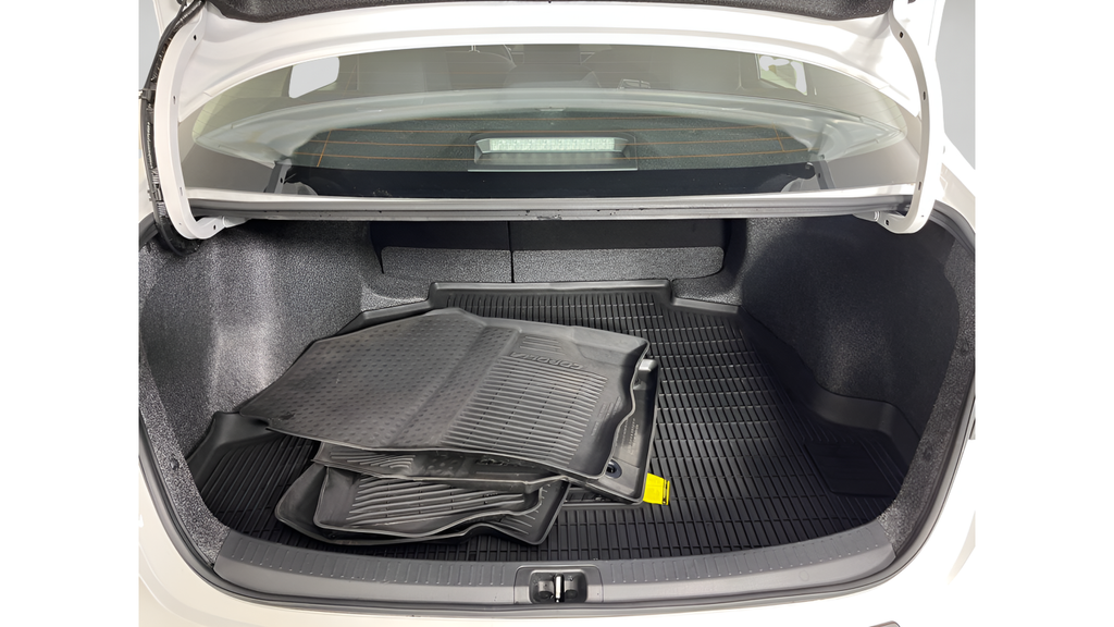 Used 2025 Ice Toyota LE image 17