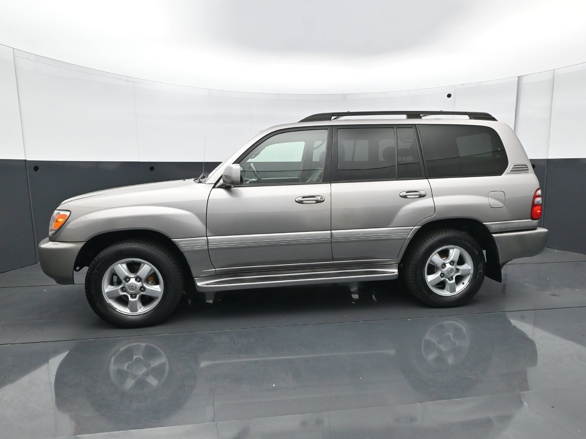 Used 2005 Toyota Land Cruiser Base with VIN JTEHT05J452073584 for sale in Minneapolis, Minnesota