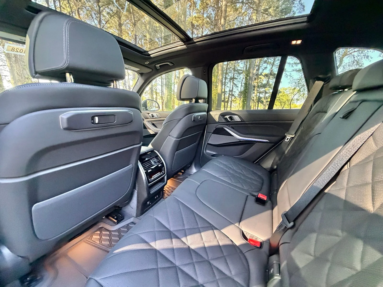 New 2026 Mineral White Metallic BMW xDrive40i image 15