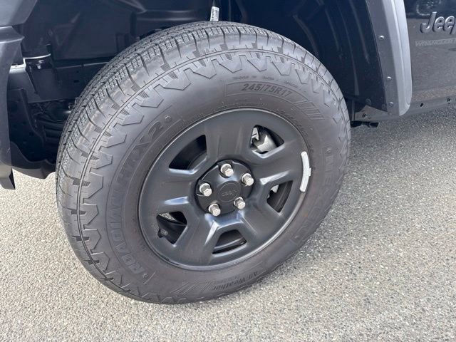 New 2026 Black Clear-Coat Exterior Paint Jeep Sport image 4