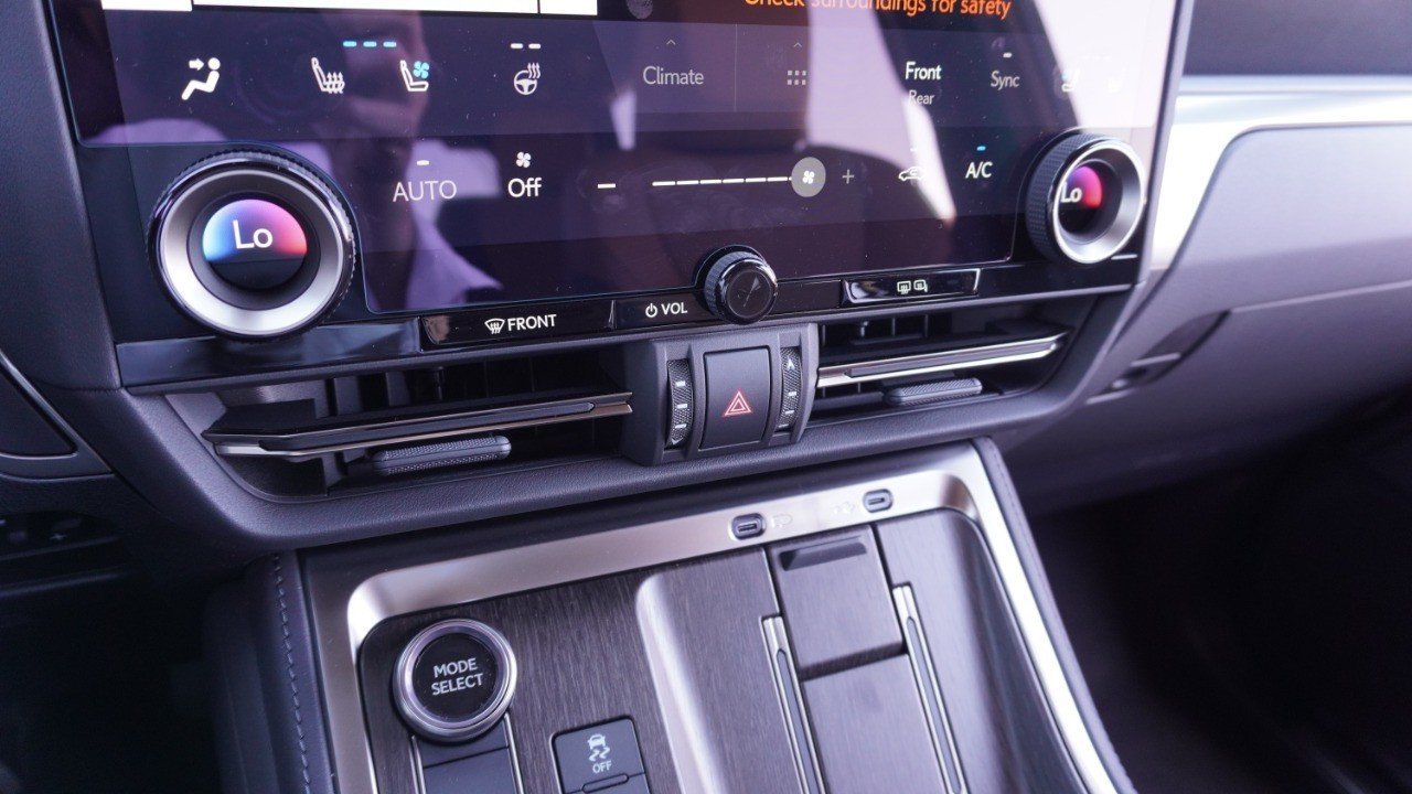 Used 2026 Black Lexus GX 550 Luxury+ image 18