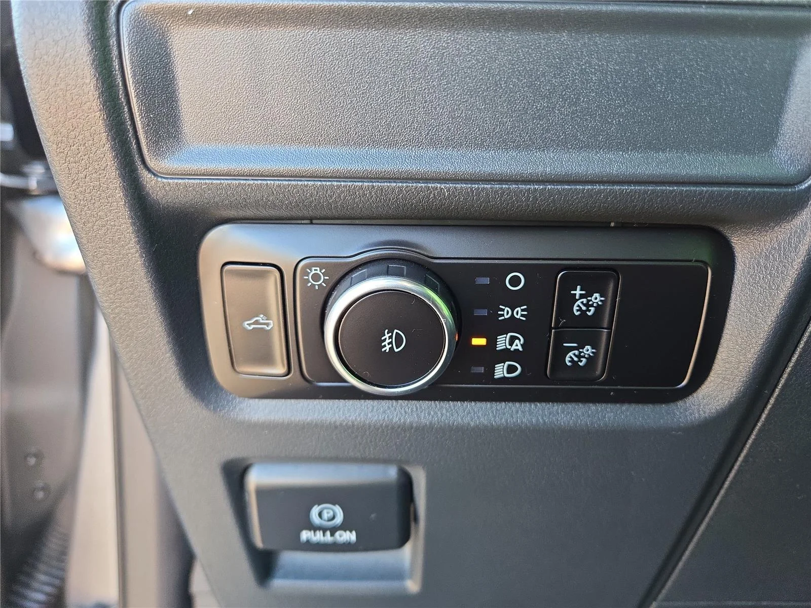 Used 2023 Iconic Silver Ford XL image 16