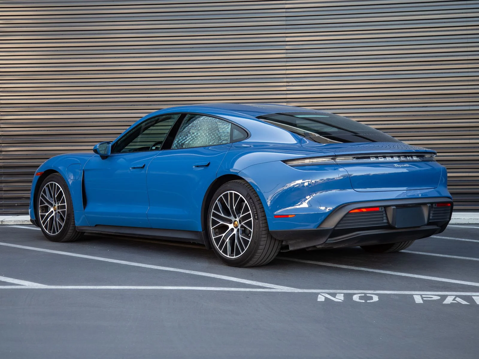 Certified Used 2024  Porsche  image 3