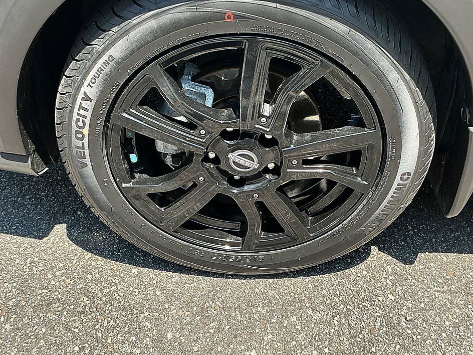 Used 2022 Gray/Super Black Nissan SV image 8
