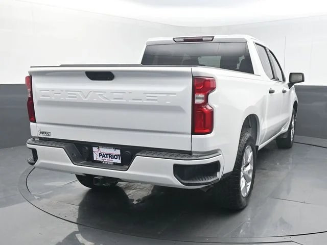 Used 2022 White Chevrolet Custom image 6