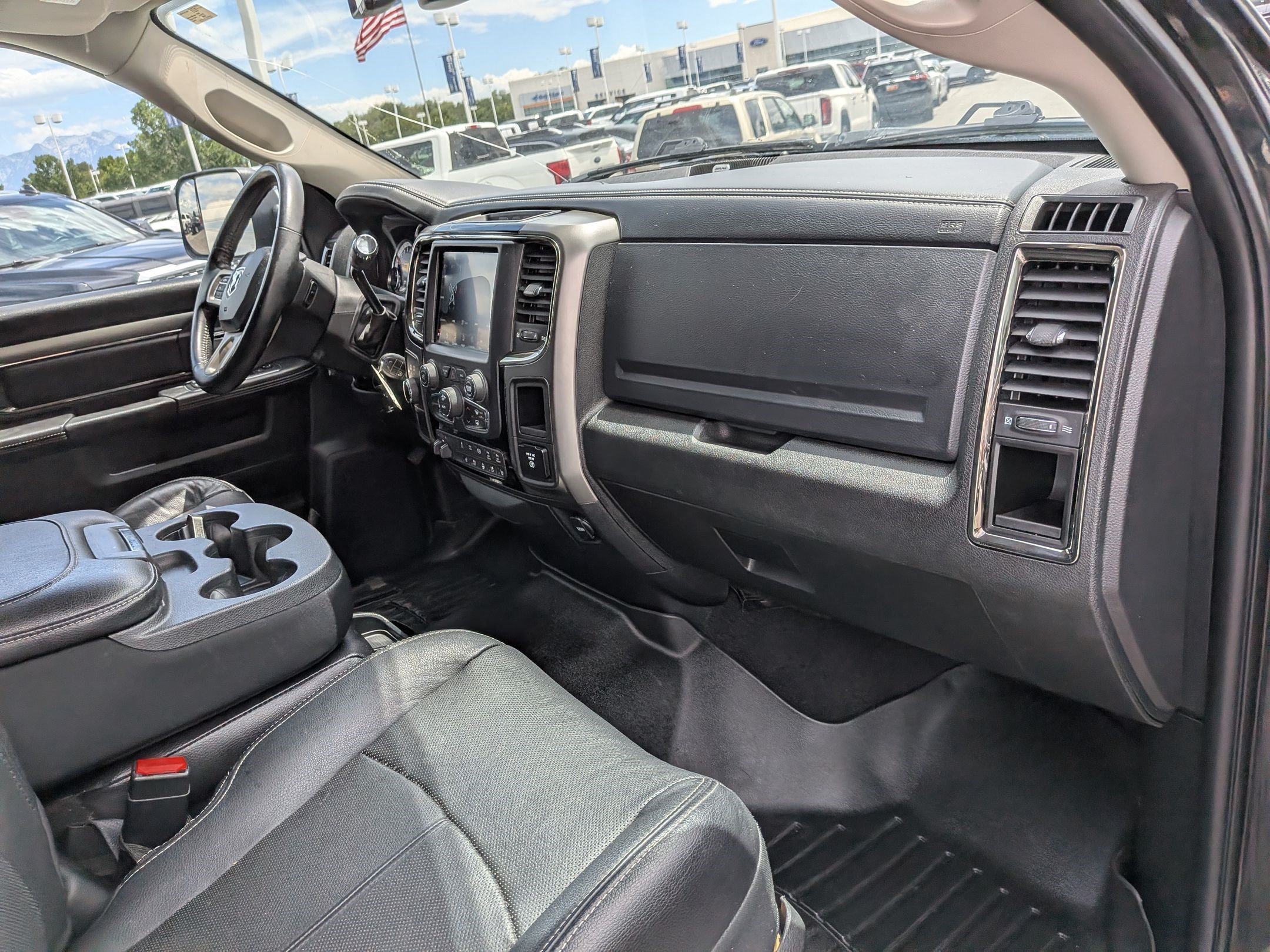 Used 2018 Brilliant Black Crystal Pearlcoat Ram Laramie image 33