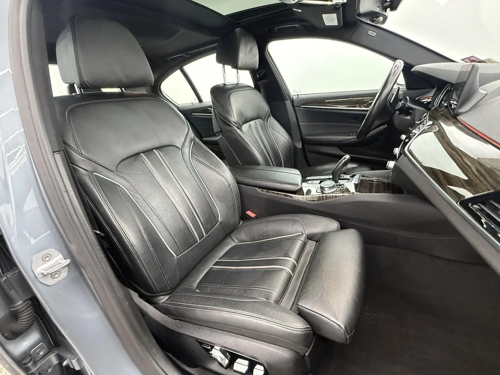 Used 2018 Bluestone Metallic BMW 530e xDrive iPerformance image 42