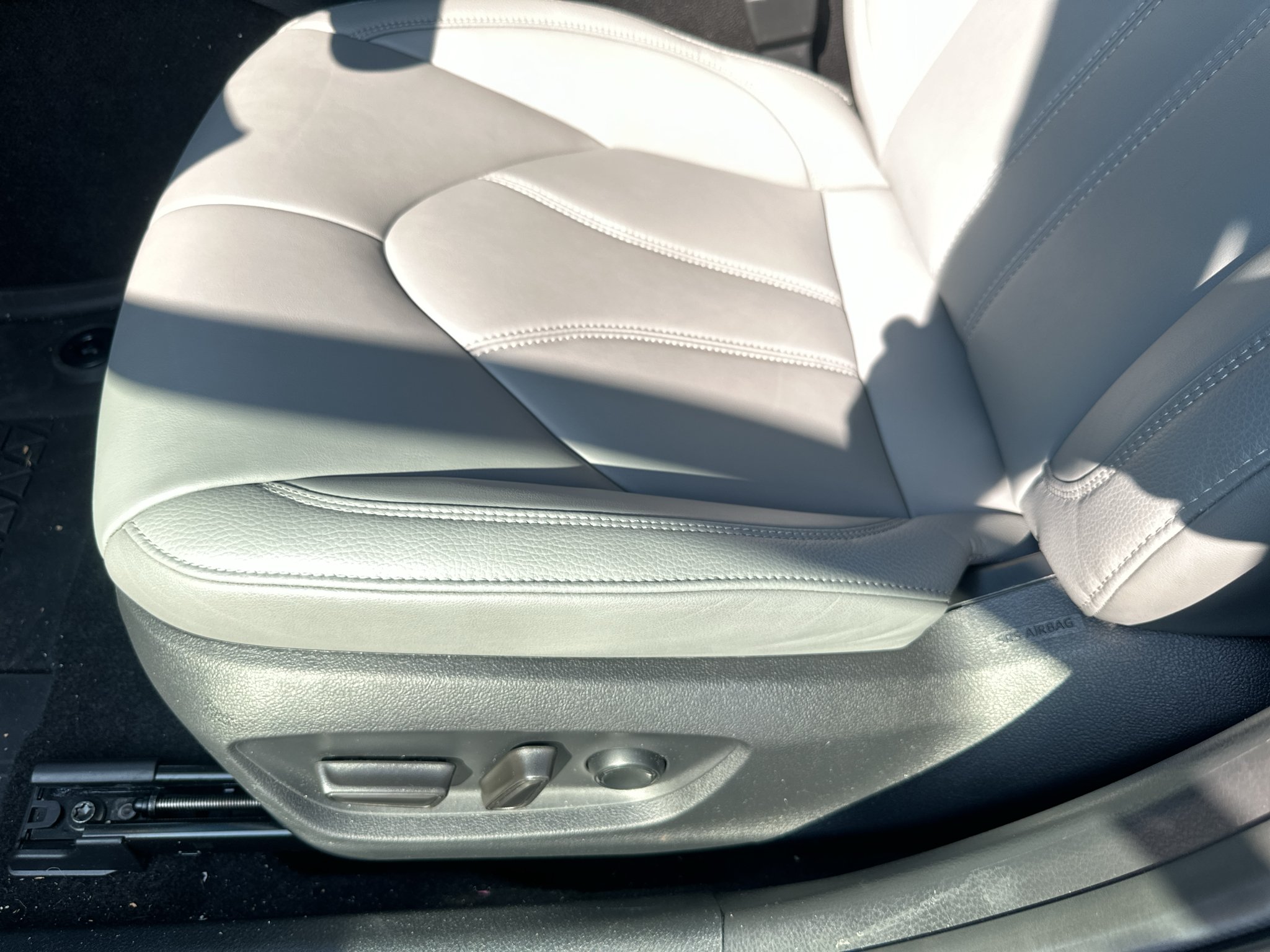 Used 2019 Harbor Gray Metallic Toyota Hybrid XLE image 6