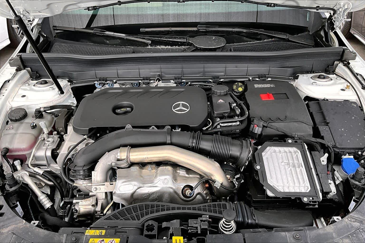 New 2026 Polar White Mercedes-Benz GLB 250 image 17