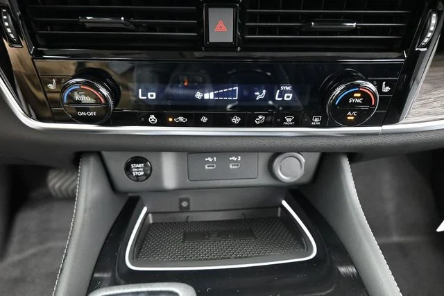 New 2026 Champagne Silver Metallic / Super Black Two-tone Nissan Platinum image 26