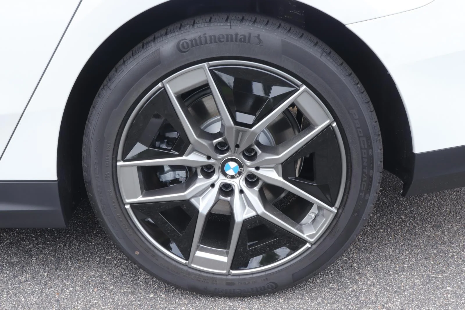 New 2027 Mineral White Metallic BMW 530i image 38