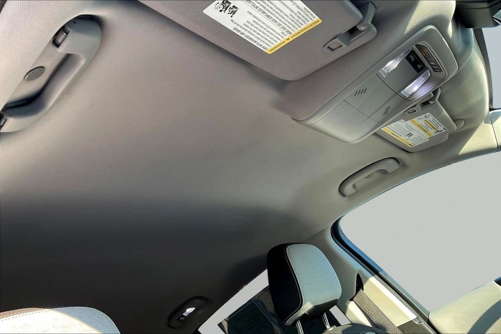 Used 2022 White Chevrolet LS image 30
