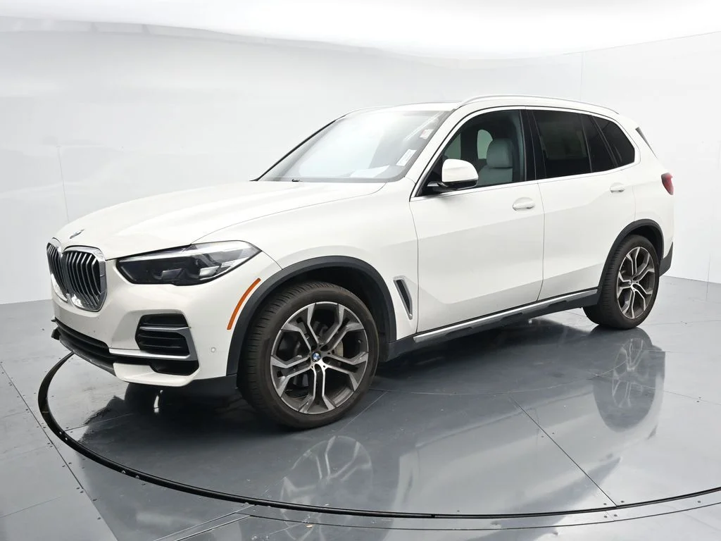 Used 2023 White BMW xDrive40i image 3