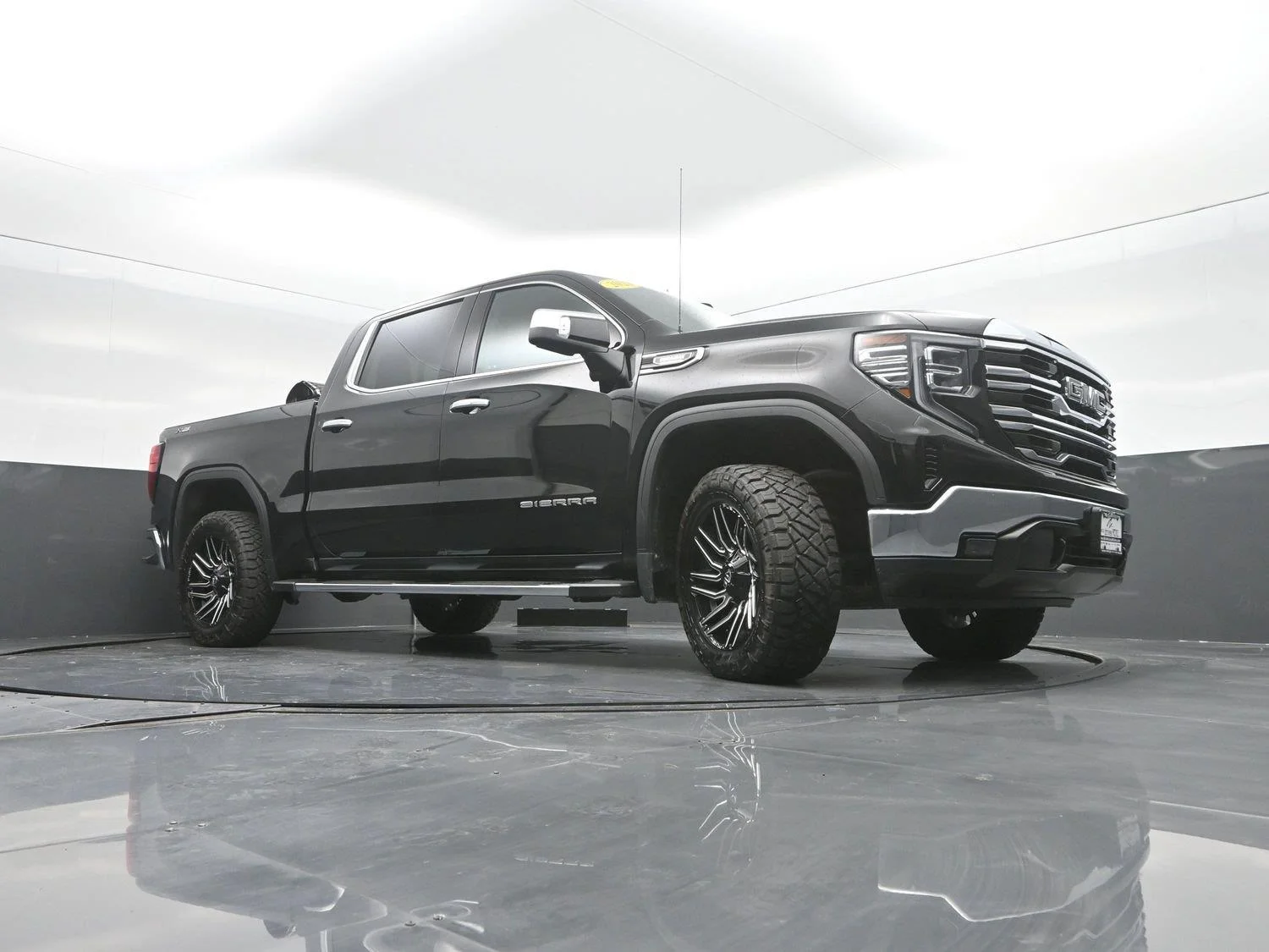Used 2023 ONYX BLACK GMC SLT image 36