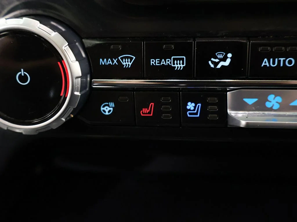 Used 2023 Avalanche Gray Ford Lariat image 58