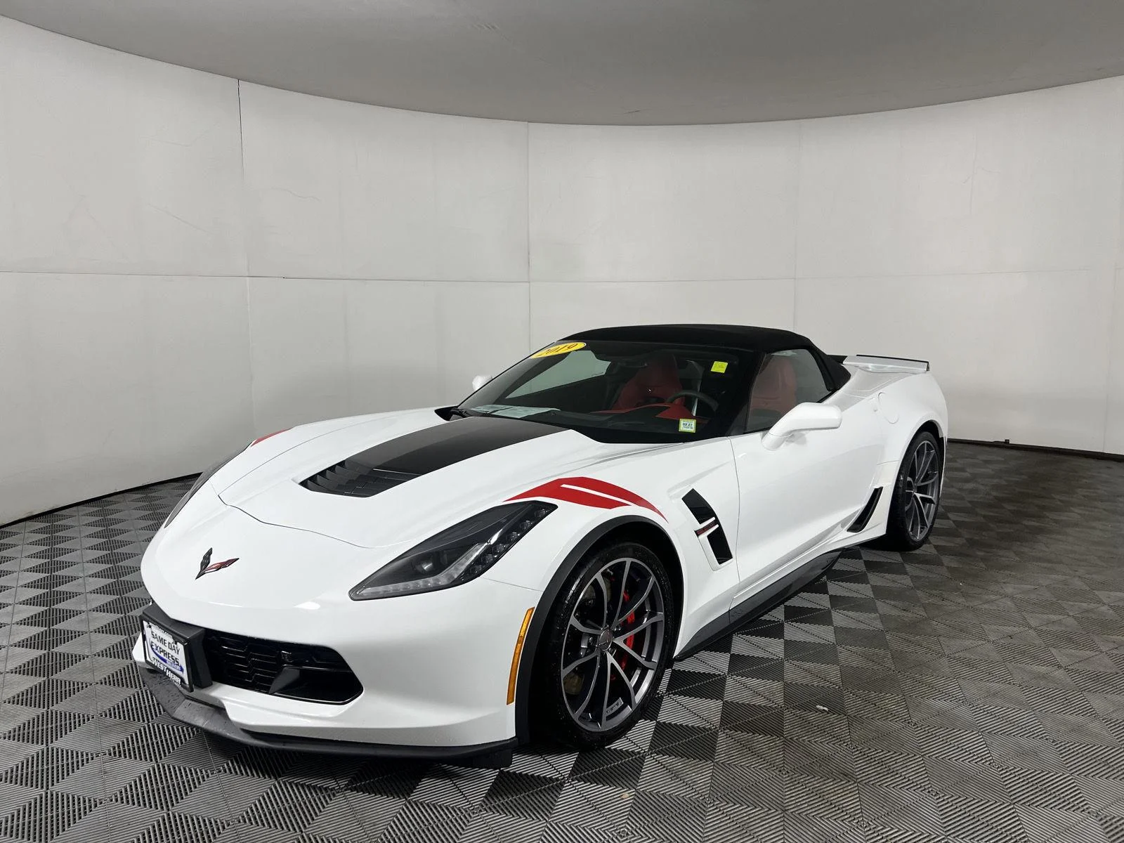 Used 2019 ARCTIC WHITE Chevrolet Grand Sport 2LT image 8
