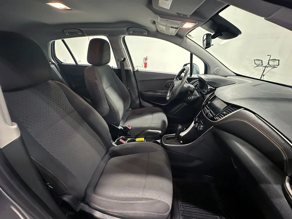 Used 2020 Gray Chevrolet LS image 25