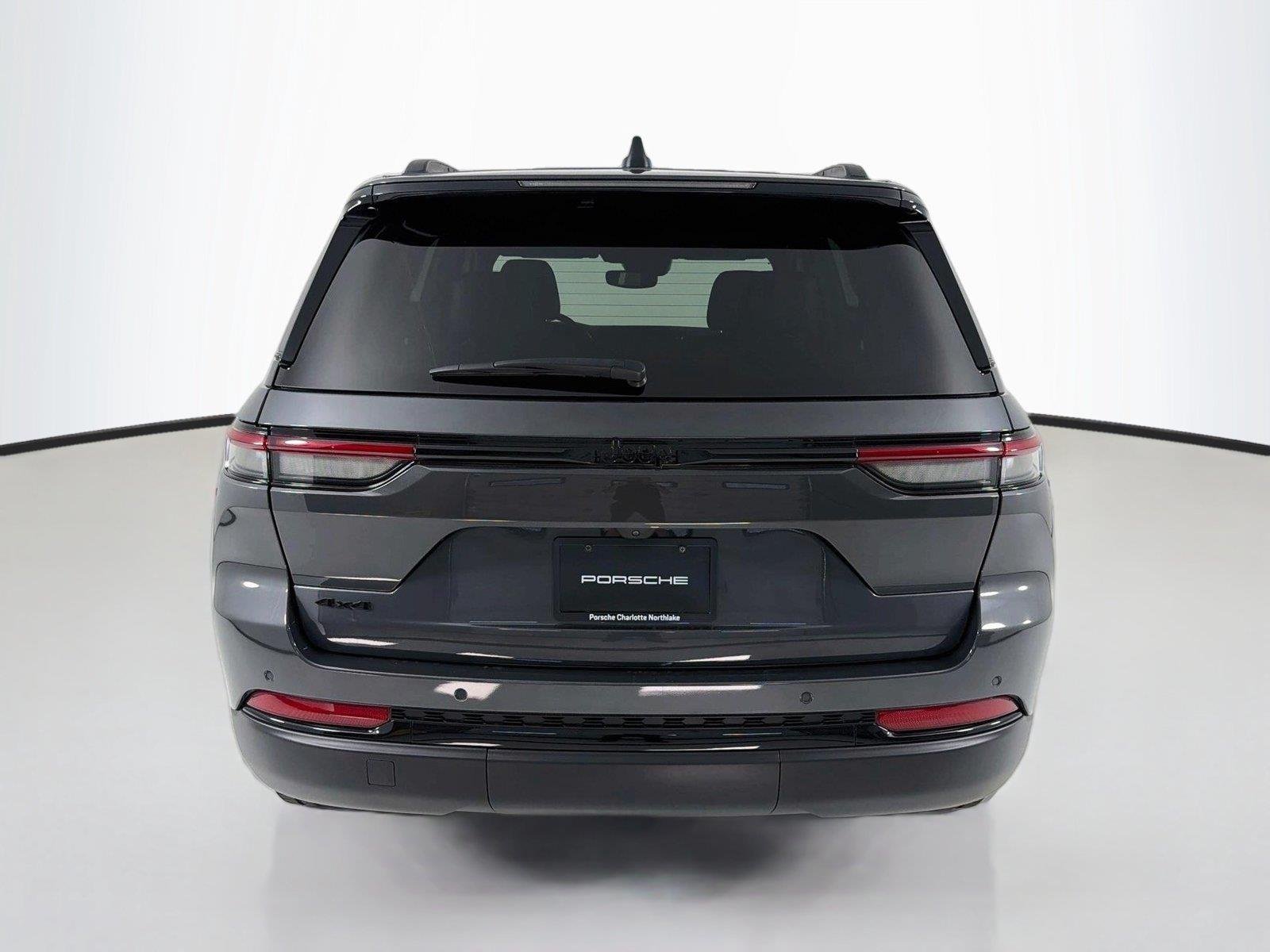 Used 2022 Baltic Gray Metallic Clearcoat Jeep Altitude image 23