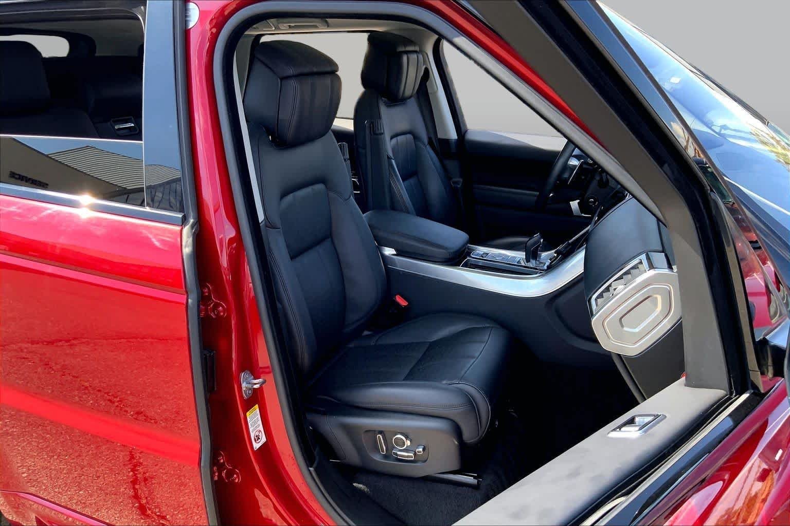 Used 2018 Firenze Red Metallic Land Rover HSE Dynamic image 9