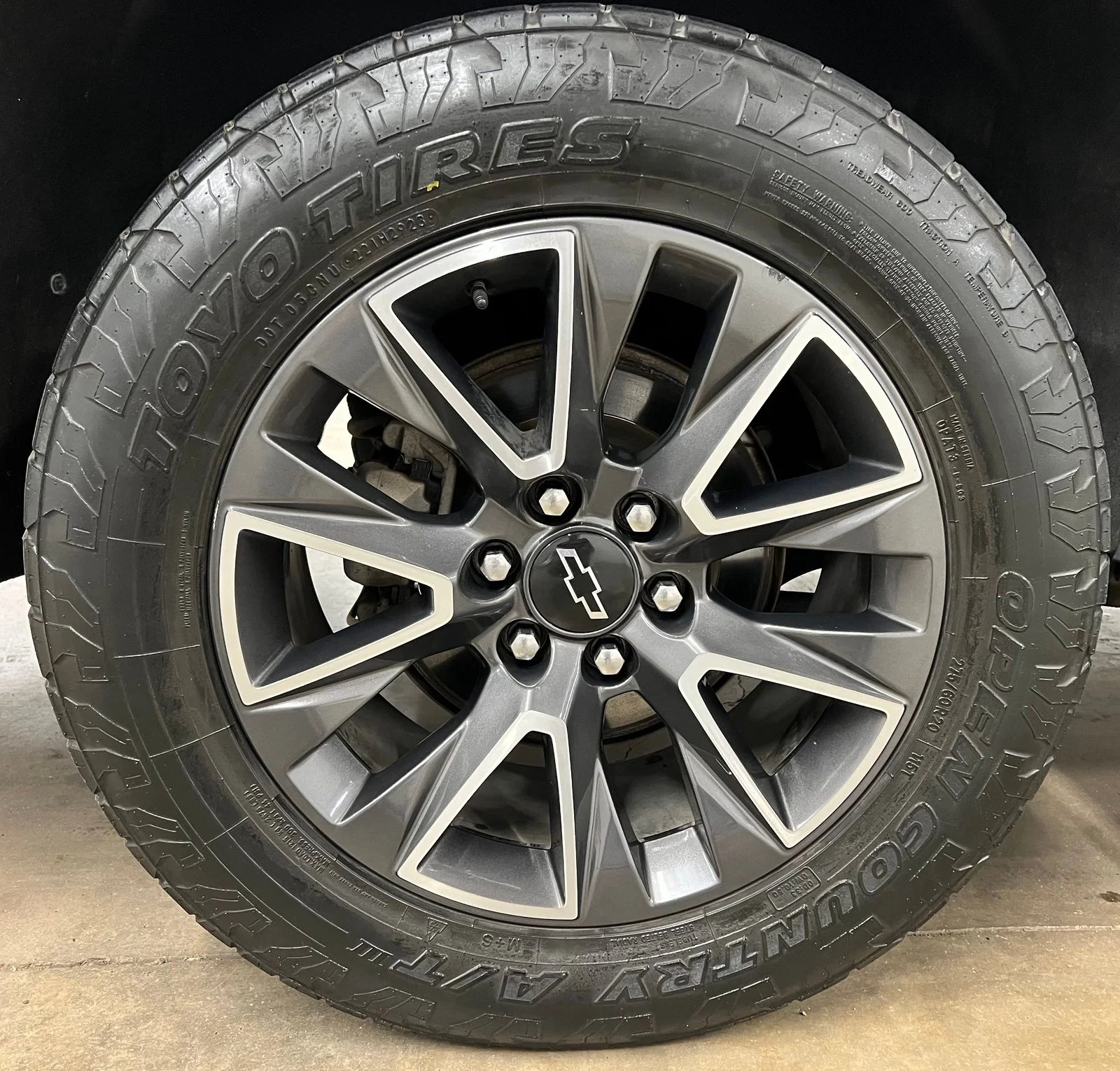 Used 2022 Gray Chevrolet Z71 image 8