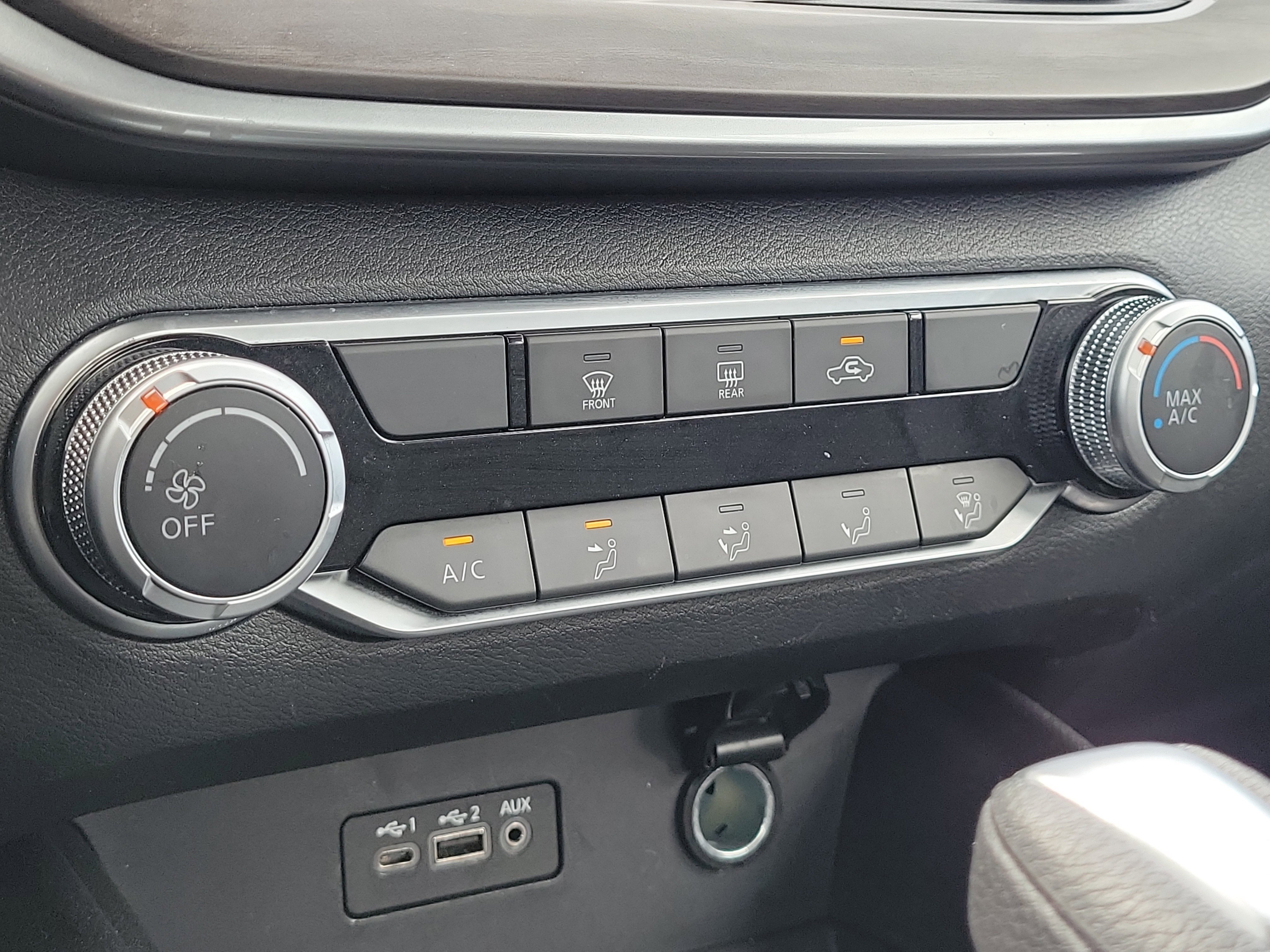 Used 2025 Glacier White Nissan SV image 26