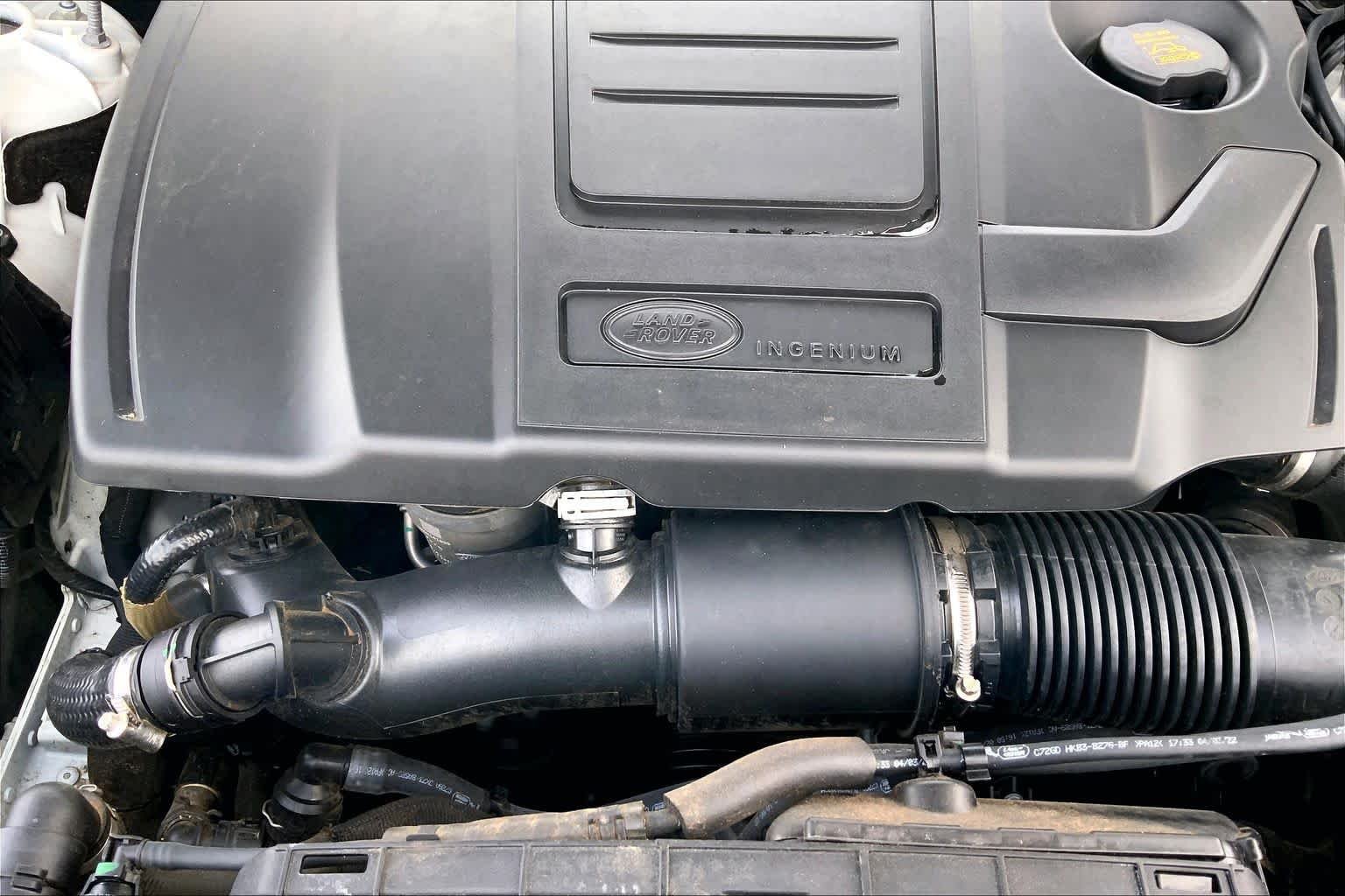 Used 2023 Fuji White Land Rover R-Dynamic S image 65