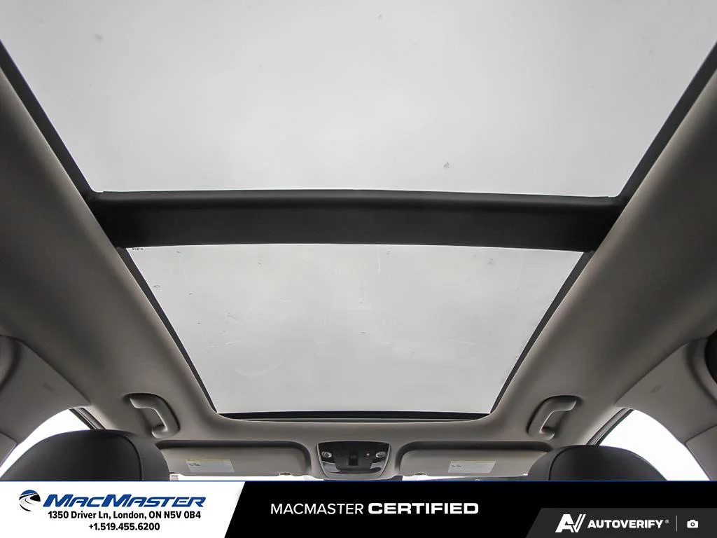 Used 2022  Kia  image 29