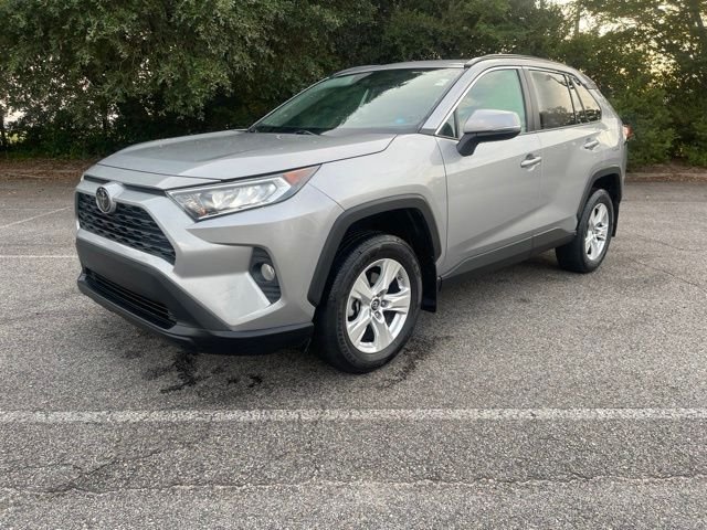 Used 2019 Silver Toyota XLE image 4