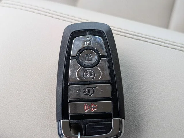 Used 2020 White Lincoln Reserve image 34