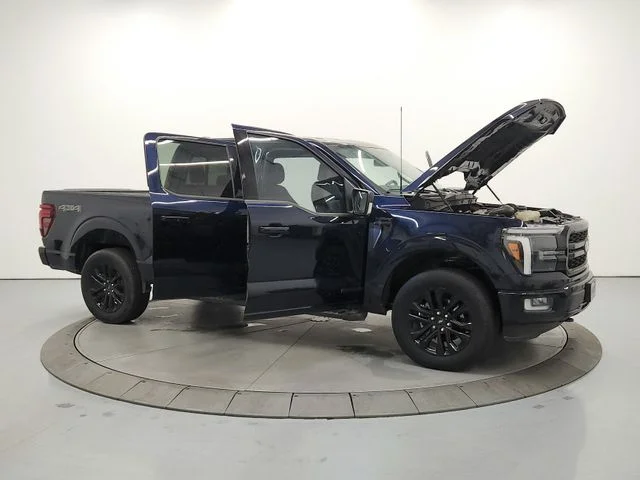 Used 2024  Ford Lariat image 9