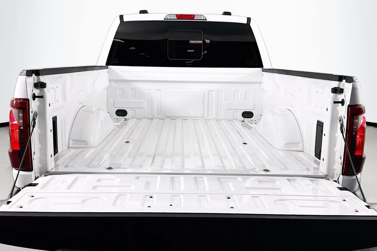 Used 2024 Oxford White Ford XLT 4X4 Supercrew image 23