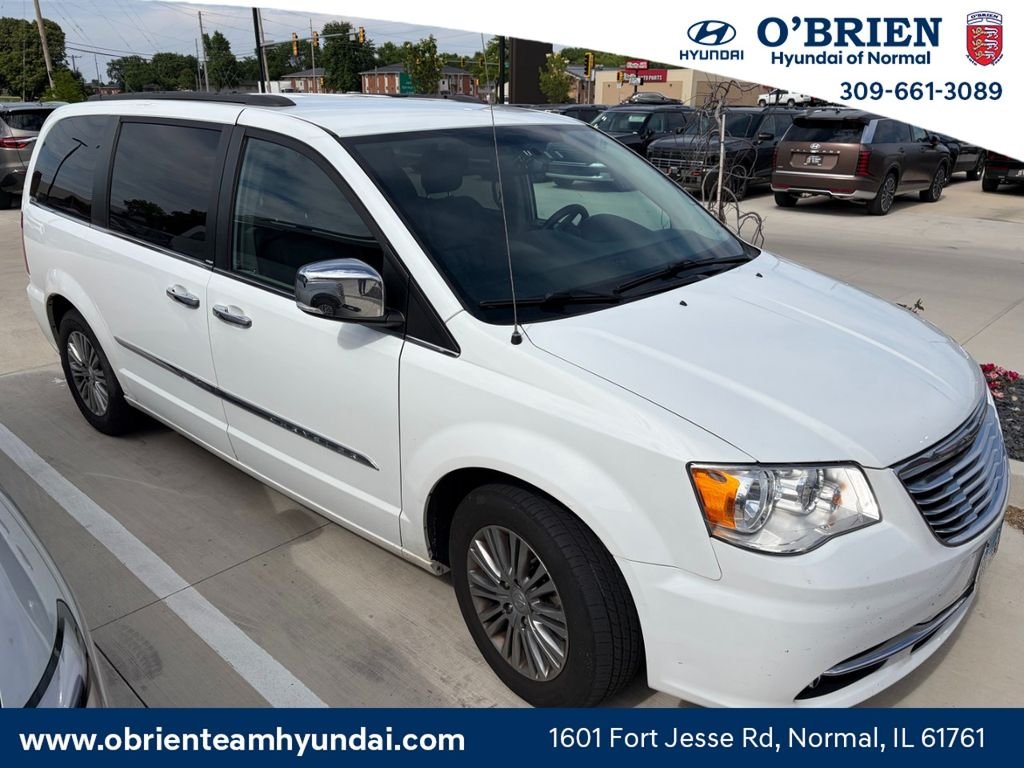 2013 Chrysler Town & Country Touring-L's photo