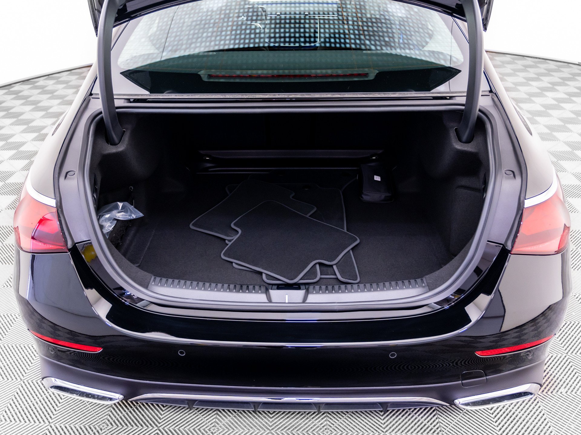 New 2027 Black Mercedes-Benz E 350 image 31