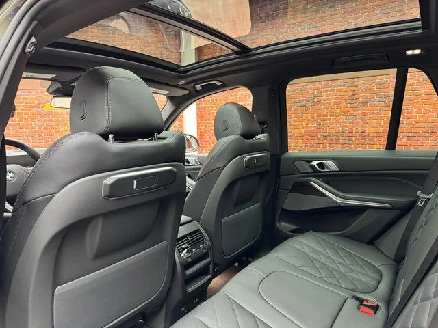 Used 2026 Green BMW xDrive40i image 23