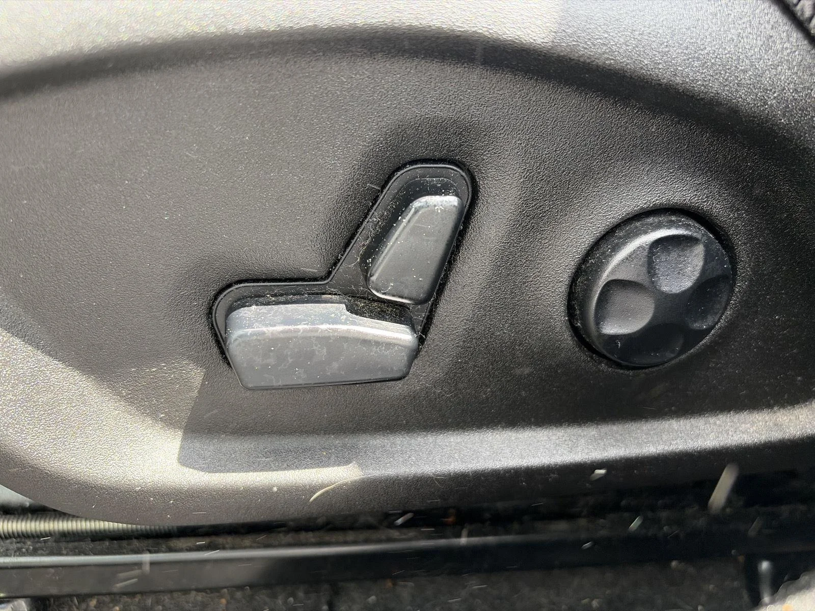 Used 2019 Black Clearcoat Jeep Latitude image 14