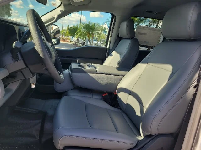 New 2027 Oxford White Ford XL 4WD CREW CAB image 19