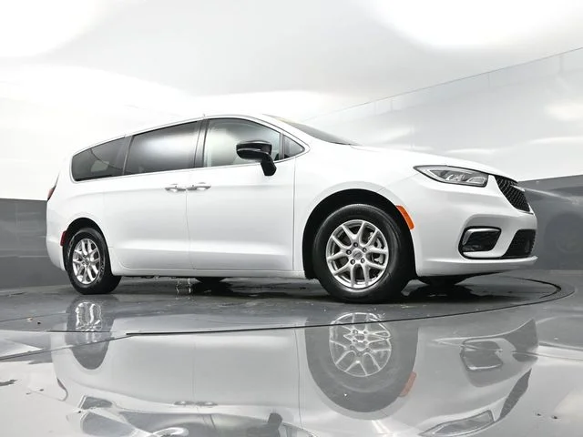 Used 2024 White Chrysler Touring L image 30