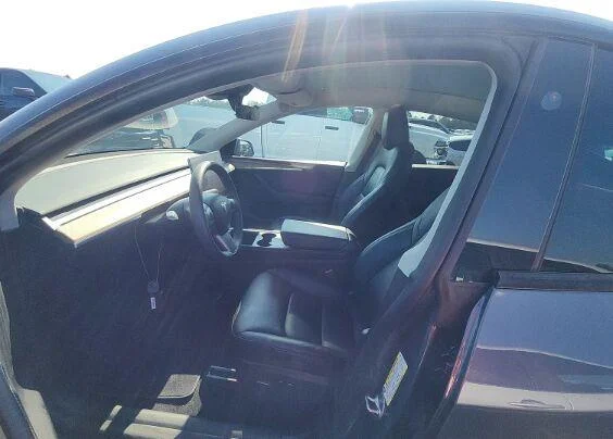 Used 2023  Tesla Long Range image 8