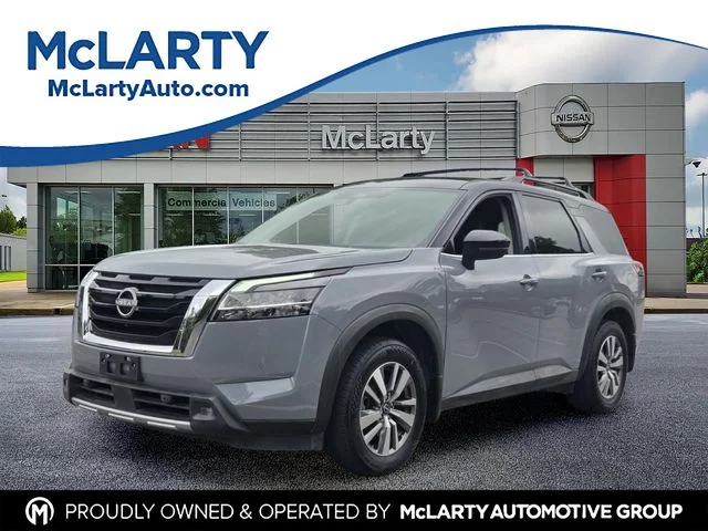2022 Nissan Pathfinder SL