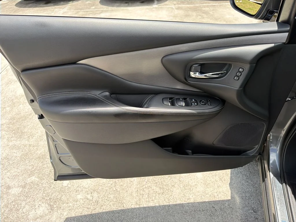 Used 2021 Gray Nissan SL image 17