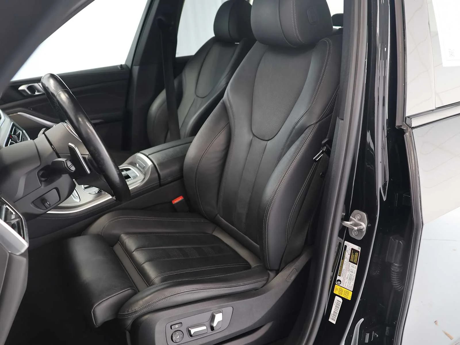 Used 2022 Black Sapphire Metallic BMW sDrive40i image 10